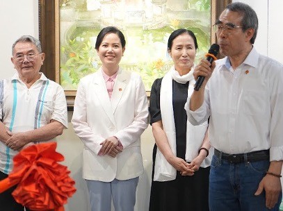 Giáo sư Dam Won Kim Chang Bae phát biểu tại triển lãm