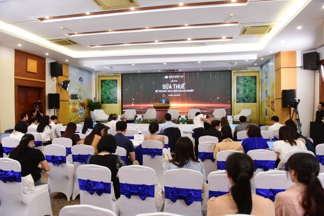 Đông đảo các nhà quản lý, chuyên gia, doanh nghiệp tham dự Hội thảo "Sửa thuế để thúc đẩy hoạt động doanh nghiệp". Ảnh Dũng Minh.