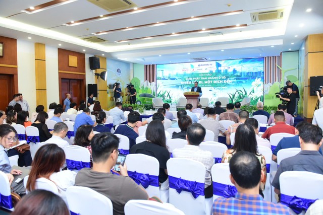 Hội thảo tập trung vào một số nội dung chính như phân tích thực trạng và cơ hội cho ô tô “xanh” tại Việt Nam. Ảnh Dũng Minh.