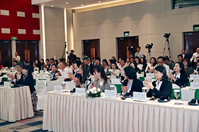 Các tổ chức tín dụng đã nhận thức được tầm quan trọng của việc thực hành ESG trong hoạt động ngân hàng, từ đó chủ động nghiên cứu, xây dựng, hoàn thiện hệ thống ESG một cách toàn diện hơn. Ảnh Dũng Minh.