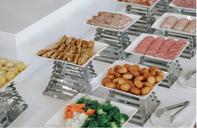 Thực đơn buffet sáng gần 100 món ngon.