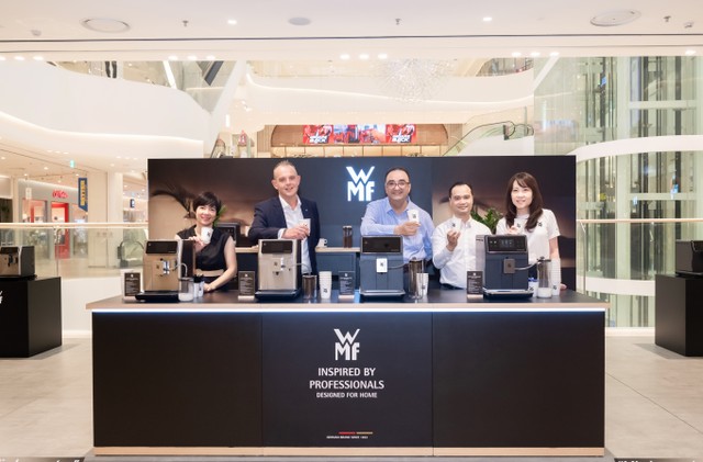 Các dòng máy pha cà phê tự động cao cấp của WMF không chỉ phục vụ trong các quán cà phê chuyên nghiệp, nó còn được ưa chuộng tại gia đình nhờ tính tiện lợi và khả năng tùy biến.