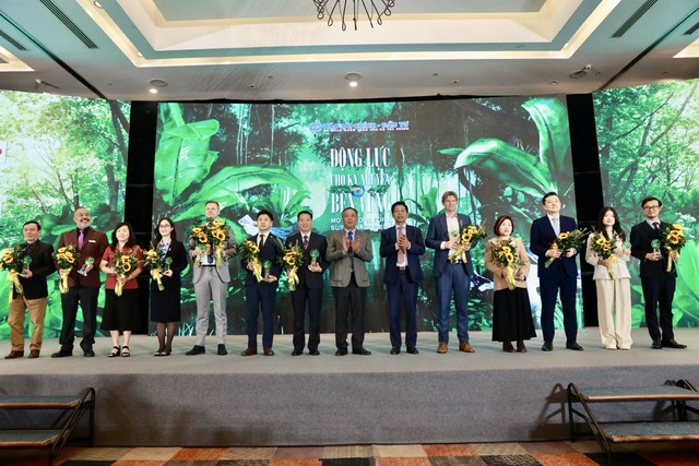 Vinh danh 62 doanh nghiệp, tổ chức đồng hành vì sự phát triển bền vững ảnh 1