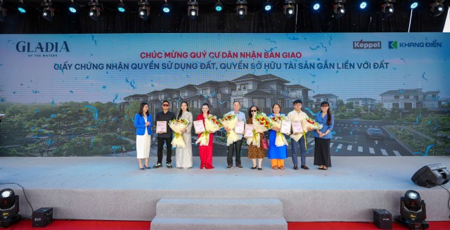 Keppel &amp; Khang Điền bàn giao sổ hồng cho những cư dân đầu tiên của Gladia by the Waters chỉ 3 tháng sau khi mở bán.