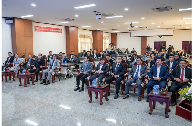 Các cơ quan trực thuộc Chính phủ Lào tham dự lễ ký kết MOU.