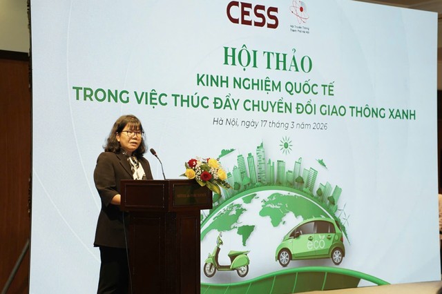 Bà Phạm Thị Thanh Hà, Chủ tịch Hội Truyền thông thành phố Hà Nội cho biết việc xây dựng các chính sách để giảm phát thải từ giao thông là cần thiết hơn bao giờ hết. Bà Phạm Thị Thanh Hà, Chủ tịch Hội Truyền thông thành phố Hà Nội cho biết việc xây dựng các chính sách để giảm phát thải từ giao thông là cần thiết hơn bao giờ hết.