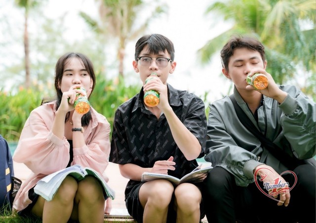 Chương trình “Xé ngay trúng liền” thu hút đông đảo người trẻ, học sinh, sinh viên tham gia mỗi ngày. Chương trình “Xé ngay trúng liền” thu hút đông đảo người trẻ, học sinh, sinh viên tham gia mỗi ngày.
