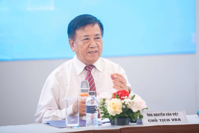 PGS.TS Nguyễn Văn Việt: “Minh bạch thông tin và đồng hành cùng các mục tiêu quốc gia không chỉ là trách nhiệm, mà là cách để nâng cao năng lực cạnh tranh của chính mình”. PGS.TS Nguyễn Văn Việt: “Minh bạch thông tin và đồng hành cùng các mục tiêu quốc gia không chỉ là trách nhiệm, mà là cách để nâng cao năng lực cạnh tranh của chính mình”.