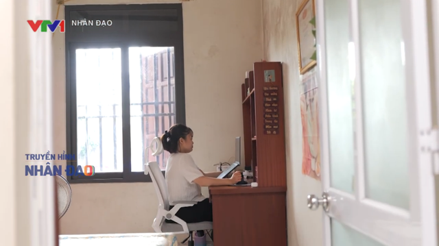 Chiếc máy tính - công cụ mở ra cho Ánh một thế giới mới.