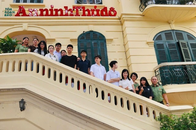 Những hành động bền bỉ và chân thành, những điểm tựa hôm nay sẽ trở thành hành trang để các em vững bước trên con đường tương lai Những hành động bền bỉ và chân thành, những điểm tựa hôm nay sẽ trở thành hành trang để các em vững bước trên con đường tương lai