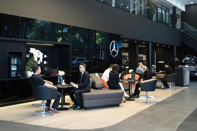 Những thay đổi này cho thấy Mercedes-Benz đang gia tăng sức hấp dẫn của GLC không chỉ bằng giá bán, mà còn thông qua các chính sách hậu mãi và chăm sóc khách hàng. Đây cũng là yếu tố có thể hỗ trợ các đại lý trong việc mở rộng tệp khách hàng và duy trì mức độ gắn kết với thương hiệu. Những thay đổi này cho thấy Mercedes-Benz đang gia tăng sức hấp dẫn của GLC không chỉ bằng giá bán, mà còn thông qua các chính sách hậu mãi và chăm sóc khách hàng. Đây cũng là yếu tố có thể hỗ trợ các đại lý trong việc mở rộng tệp khách hàng và duy trì mức độ gắn kết với thương hiệu.