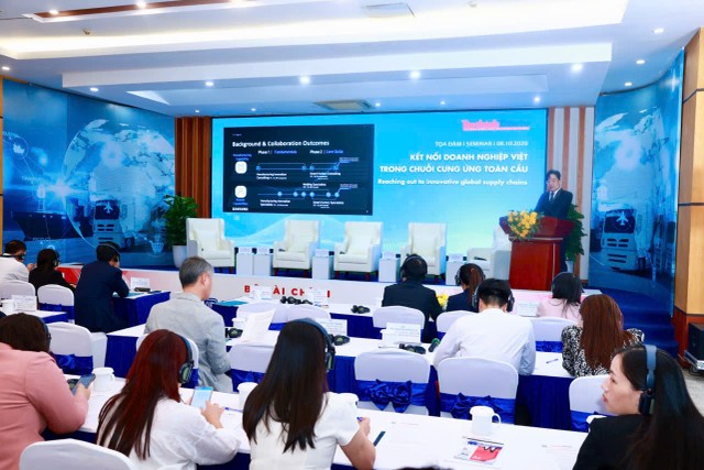 Theo đại diện Samsung Việt Nam, mục tiêu của doanh nghiệp không đơn thuần là gia tăng số lượng đối tác mà hướng tới xây dựng một hệ sinh thái sản xuất có khả năng phát triển bền vững. Ảnh Chí Cường. Theo đại diện Samsung Việt Nam, mục tiêu của doanh nghiệp không đơn thuần là gia tăng số lượng đối tác mà hướng tới xây dựng một hệ sinh thái sản xuất có khả năng phát triển bền vững. Ảnh Chí Cường.