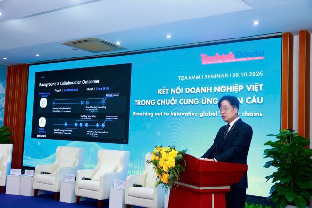 Ông Cha Ji Ho, Phó Tổng giám đốc phụ trách Trung tâm Mua hàng, Samsung Việt Nam, cho biết Samsung đang đẩy mạnh các chương trình hợp tác nhằm nâng cao năng lực sản xuất của doanh nghiệp Việt, qua đó tạo điều kiện để những doanh nghiệp có đủ năng lực cạnh tranh tham gia sâu hơn vào chuỗi cung ứng. Ảnh Chí Cường. Ông Cha Ji Ho, Phó Tổng giám đốc phụ trách Trung tâm Mua hàng, Samsung Việt Nam, cho biết Samsung đang đẩy mạnh các chương trình hợp tác nhằm nâng cao năng lực sản xuất của doanh nghiệp Việt, qua đó tạo điều kiện để những doanh nghiệp có đủ năng lực cạnh tranh tham gia sâu hơn vào chuỗi cung ứng. Ảnh Chí Cường.