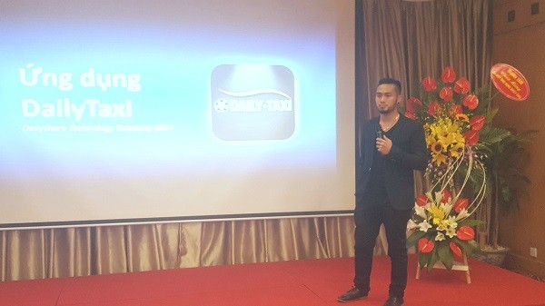Ca sĩ Giọng Hát Việt 2013 ra mắt ứng dụng đặt xe cạnh tranh với Grab, Uber ảnh 1