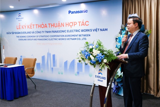 Ông Lê Đình Vinh – Chủ tịch HĐQT Tập đoàn Everland chia sẻ định hướng, chiến lược của Everland khi ký kết với các đối tác uy tín với mục tiêu nâng cao chất lượng các dự án bất động sản Tập đoàn đầu tư và phát triển. Ảnh: Everland Group Ông Lê Đình Vinh – Chủ tịch HĐQT Tập đoàn Everland chia sẻ định hướng, chiến lược của Everland khi ký kết với các đối tác uy tín với mục tiêu nâng cao chất lượng các dự án bất động sản Tập đoàn đầu tư và phát triển. Ảnh: Everland Group