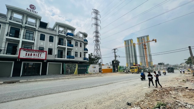 Khu phức hợp Bcons City nằm ngay trục đường Thống Nhất đang thi công mở rộng lên 32m, kết nối trung tâm TP Dĩ An và TP Thủ Đức trong ít phút.