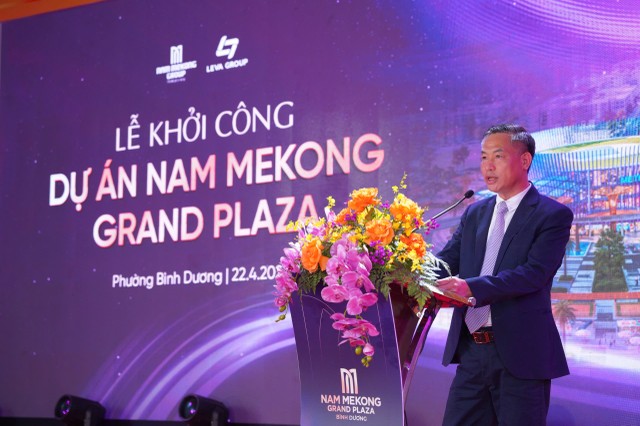 Ông Đặng Minh Huệ, Tổng giám đốc Tập đoàn Nam Mê Kông phát biểu tại buổi lễ Ông Đặng Minh Huệ, Tổng giám đốc Tập đoàn Nam Mê Kông phát biểu tại buổi lễ
