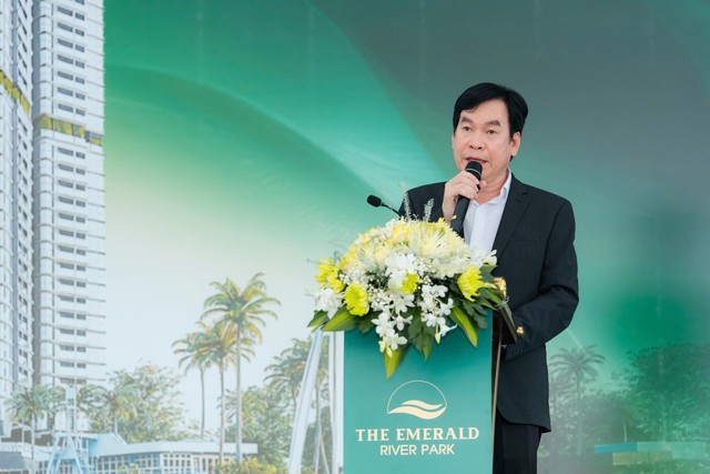 Ông Bùi Ngươn Phong – Chủ tịch HĐQT, Nhà sáng lập Hệ sinh thái Tập đoàn Lê Phong phát biểu tại sự kiện. Ông Bùi Ngươn Phong – Chủ tịch HĐQT, Nhà sáng lập Hệ sinh thái Tập đoàn Lê Phong phát biểu tại sự kiện.