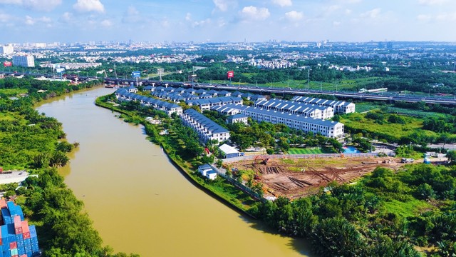 Tháp căn hộ Tropic Tower nằm ở vị trí trung tâm của đô thị Tropic Riverside. Tháp căn hộ Tropic Tower nằm ở vị trí trung tâm của đô thị Tropic Riverside.