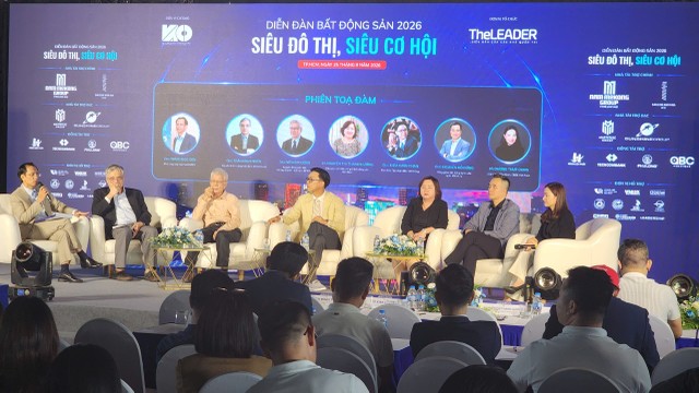 Các chuyên gia chia sẻ tại diễn đàn. (Ảnh: Việt Dũng) Các chuyên gia chia sẻ tại diễn đàn. (Ảnh: Việt Dũng)