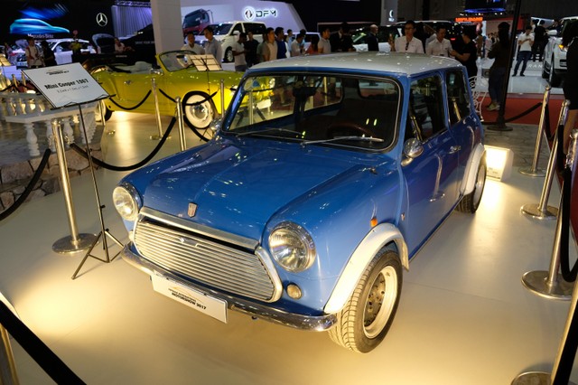 Ngắm dàn xe cổ cực độc tại triển lãm xe nhập khẩu ảnh 4