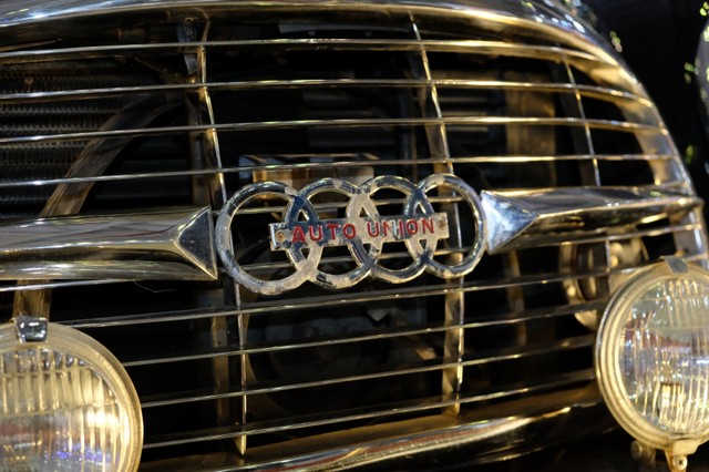 Ngắm dàn xe cổ cực độc tại triển lãm xe nhập khẩu ảnh 6