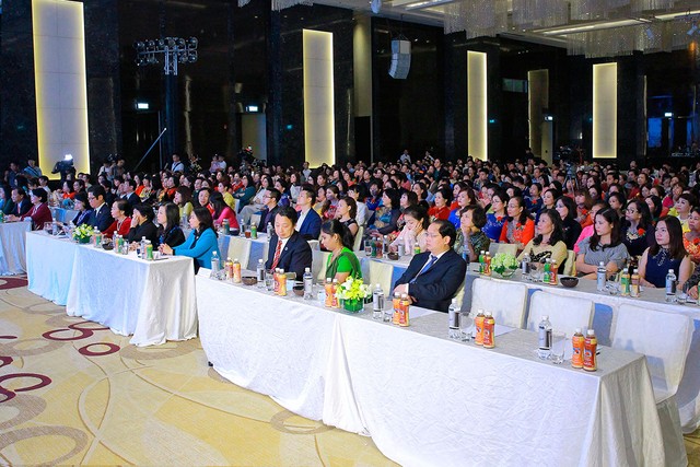 Vinh danh 100 doanh nhân nữ tiêu biểu cúp Bông hồng vàng 2016 ảnh 3