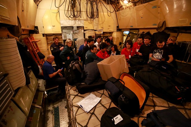 Phi cơ Nga chở 5 triệu USD hàng hóa cứu trợ đến sân bay Cam Ranh ảnh 4