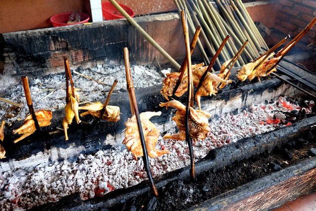 Đến Pleiku ăn đặc sản cơm lam gà nướng ảnh 2