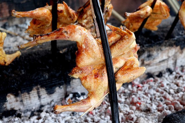 Đến Pleiku ăn đặc sản cơm lam gà nướng ảnh 4