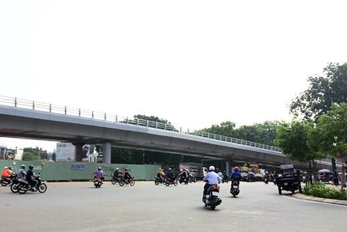Thông xe thêm nhánh cầu vượt giảm ùn tắc cho Tân Sơn Nhất ảnh 1