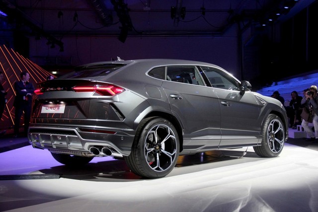 Lamborghini Urus ra mắt - siêu SUV và cuộc chơi lợi nhuận ảnh 4