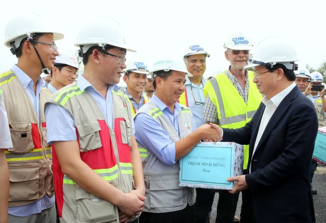 Đẩy nhanh tiến độ hoàn thành tuyến cao tốc Đà Nẵng - Quảng Ngãi ảnh 2