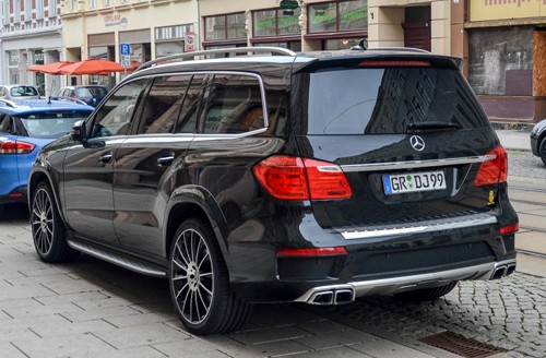 Vì sao ôtô hạng sang ở châu Âu không gắn tên xe ảnh 2