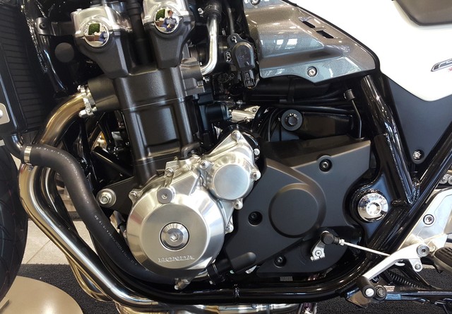 Huyền thoại Honda CB1300 2018 giá 12.000 USD ảnh 5