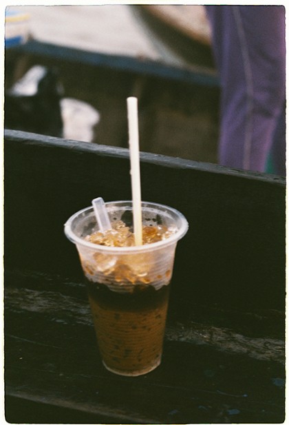 Ly cà phê 10.000 đồng trong nắng sớm ở chợ nổi Cái Răng ảnh 2