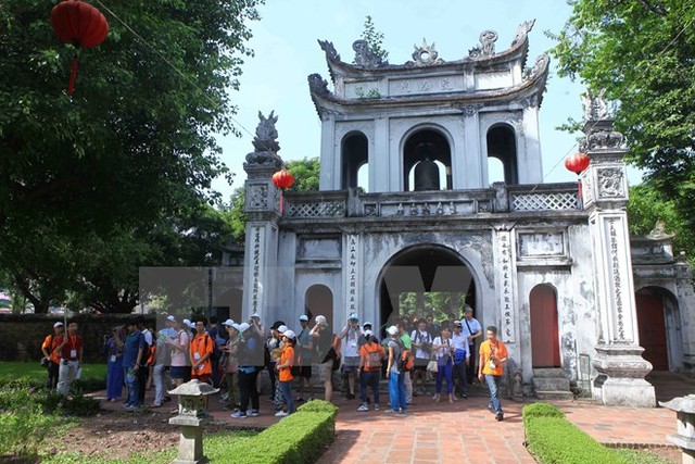 Thủ đô Hà Nội vững tin tiến bước vào Năm mới 2018 ảnh 2