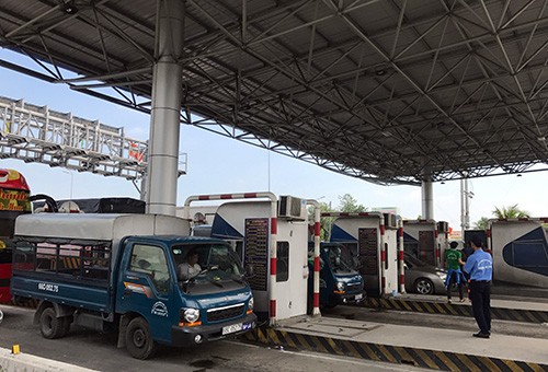 Tài xế dàn ôtô chặn ngang trạm BOT Cần Thơ - Phụng Hiệp ảnh 1