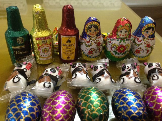 Xách tay bánh kẹo ngoại bán tết, lãi trăm triệu một chuyến ảnh 1