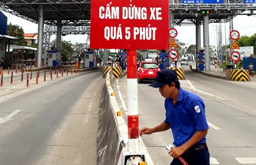 Các trạm BOT thông thoáng ngày đầu phạt dừng ôtô quá 5 phút ảnh 1