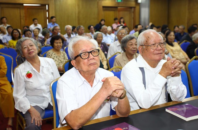 Bộ trưởng Nguyễn Chí Dũng thăm, chúc thọ cán bộ cao tuổi ngành Kế hoạch và Đầu tư tại TP.HCM  ảnh 1