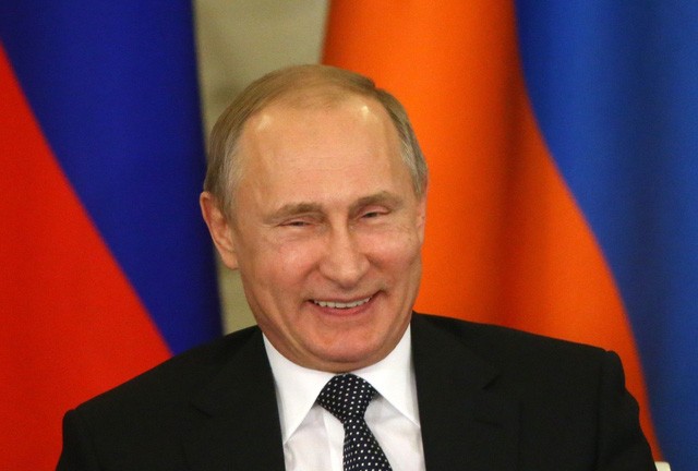 Tổng thống Putin “cán đích” sớm trong cuộc đua giành chữ ký ủng hộ ảnh 1