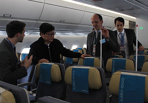 'Siêu' máy bay Airbus trình diễn ở Nội Bài ảnh 1