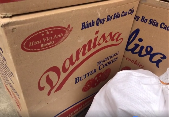 Cận Tết, “choáng” với nhiều loại bánh kẹo giả, nhái nhãn mác cực kỳ tinh vi ảnh 1