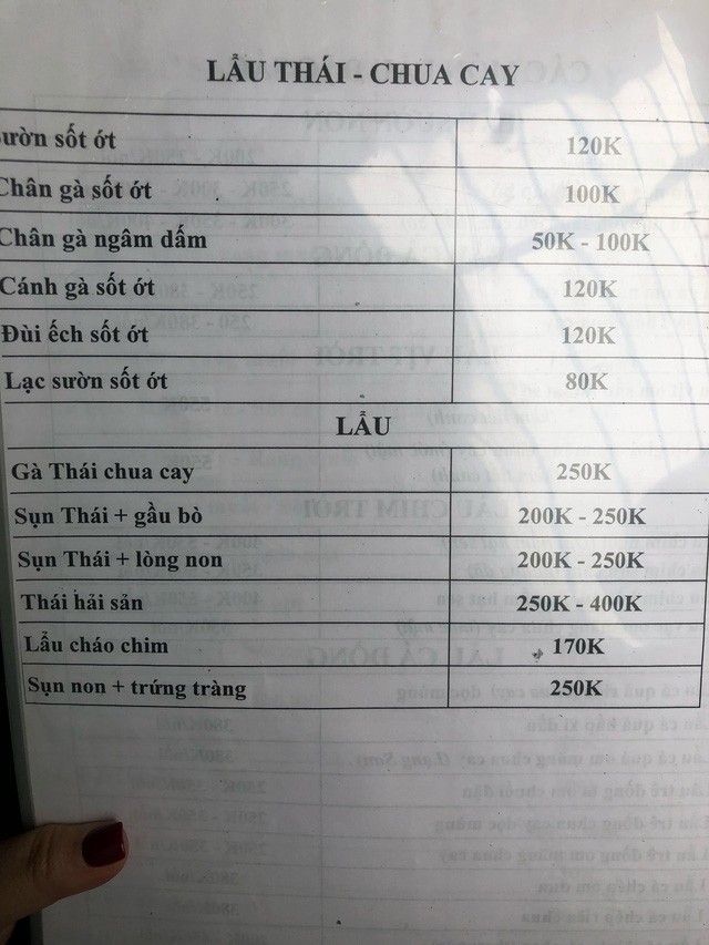 Giá tăng, hàng quán ăn uống ngày đầu đi làm vẫn chật kín khách ảnh 5 Giá tăng, hàng quán ăn uống ngày đầu đi làm vẫn chật kín khách ảnh 5