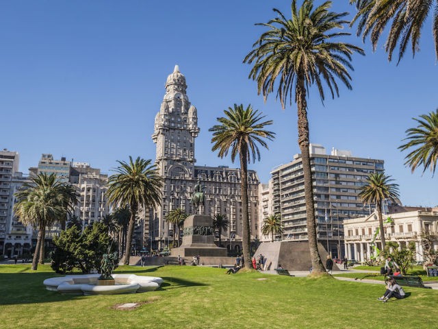 U.S News: Việt Nam không có trong 20 nước đáng đầu tư nhất năm 2018 ảnh 13