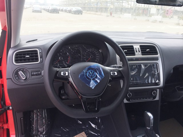 Volkswagen Cross Polo về Việt Nam giá 725 triệu - đối thủ mới của Ford EcoSport ảnh 3