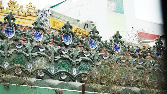 Khách Tây ngưỡng mộ kiến trúc của chùa cổ bậc nhất Sài Gòn ảnh 5