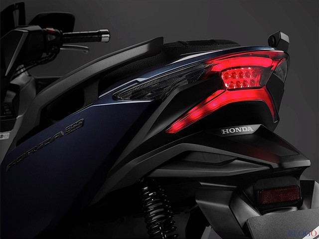 Honda hé lộ xe tay ga cao cấp Forza 300 tại Italy ảnh 4