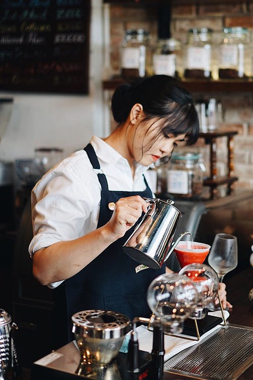 5 địa chỉ cho người thích uống cà phê vào sáng sớm ở Sài Gòn ảnh 8